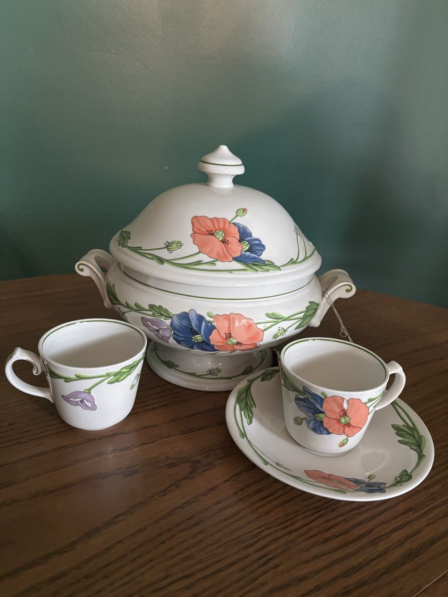 Villeroy & Boch Amapola Tureen Set with Cups & Saucer