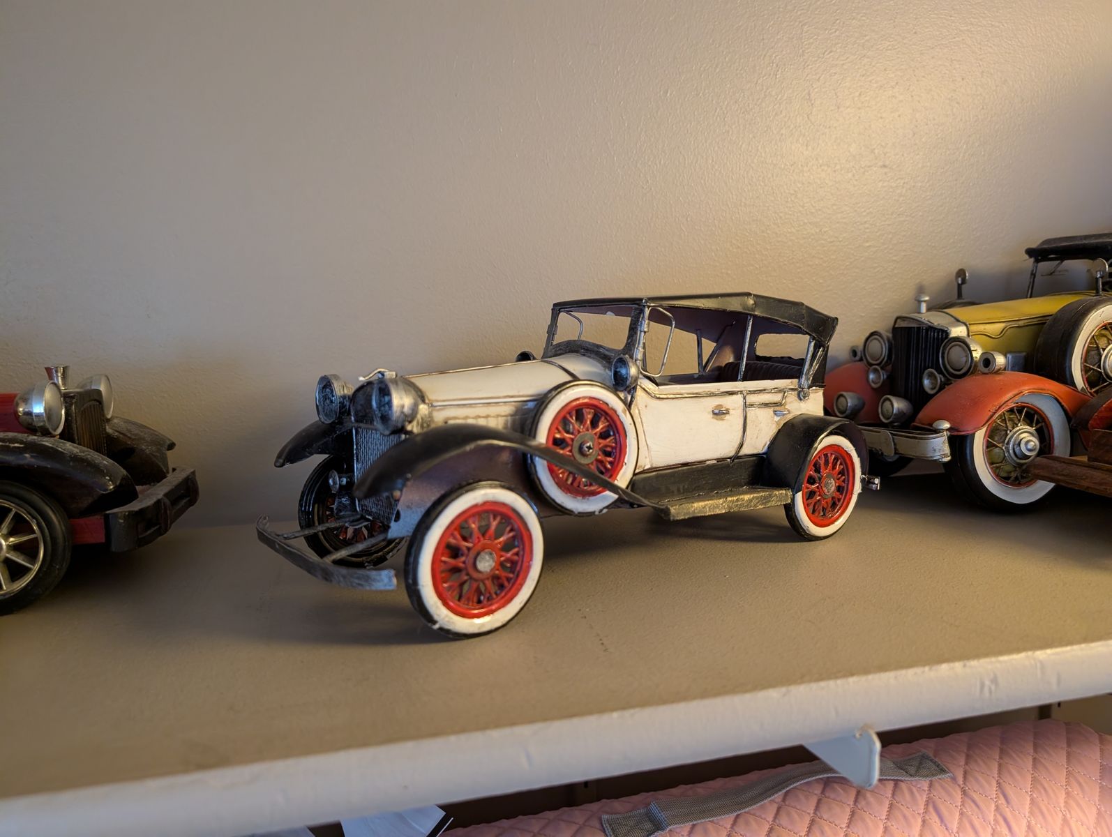 Vintage style model cars for decoration