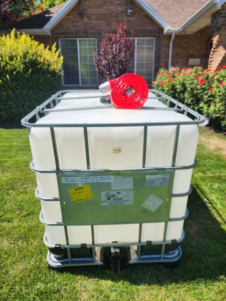 275 Gallon IBC Tote Water Storage Tank with Drain Hose