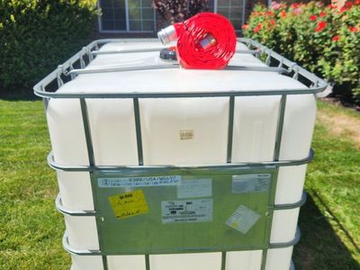 275 Gallon IBC Tote Water Storage Tank with Drain Hose