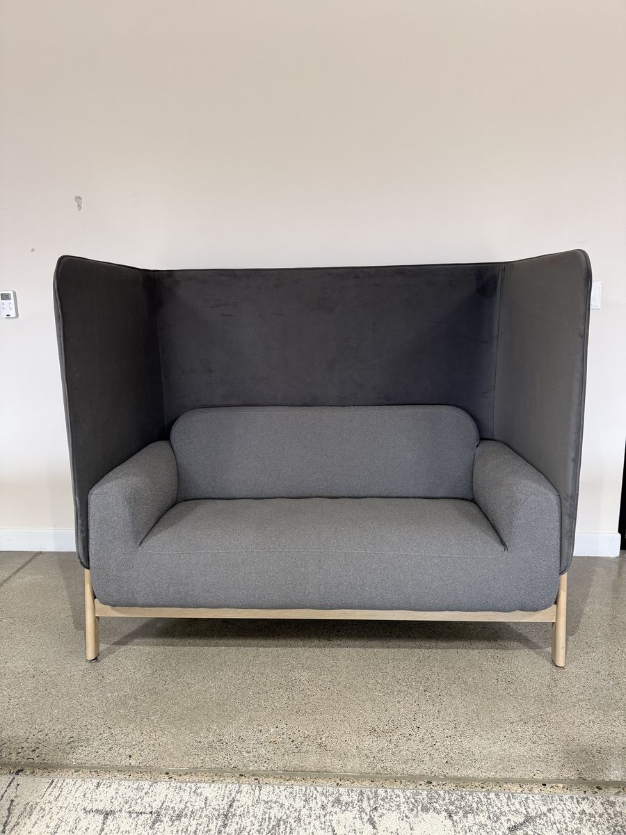 Caav Loveseat - High Back