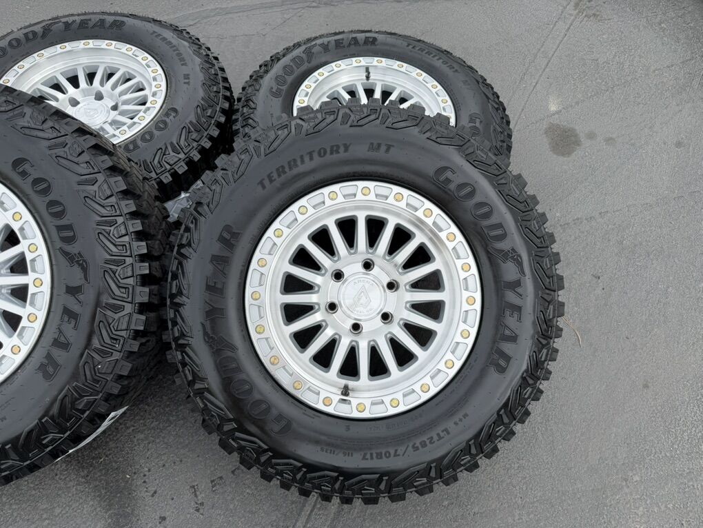 17 Arena 6 Lug 6x5.5 | 6x139 33 Goodyear 285/70R17