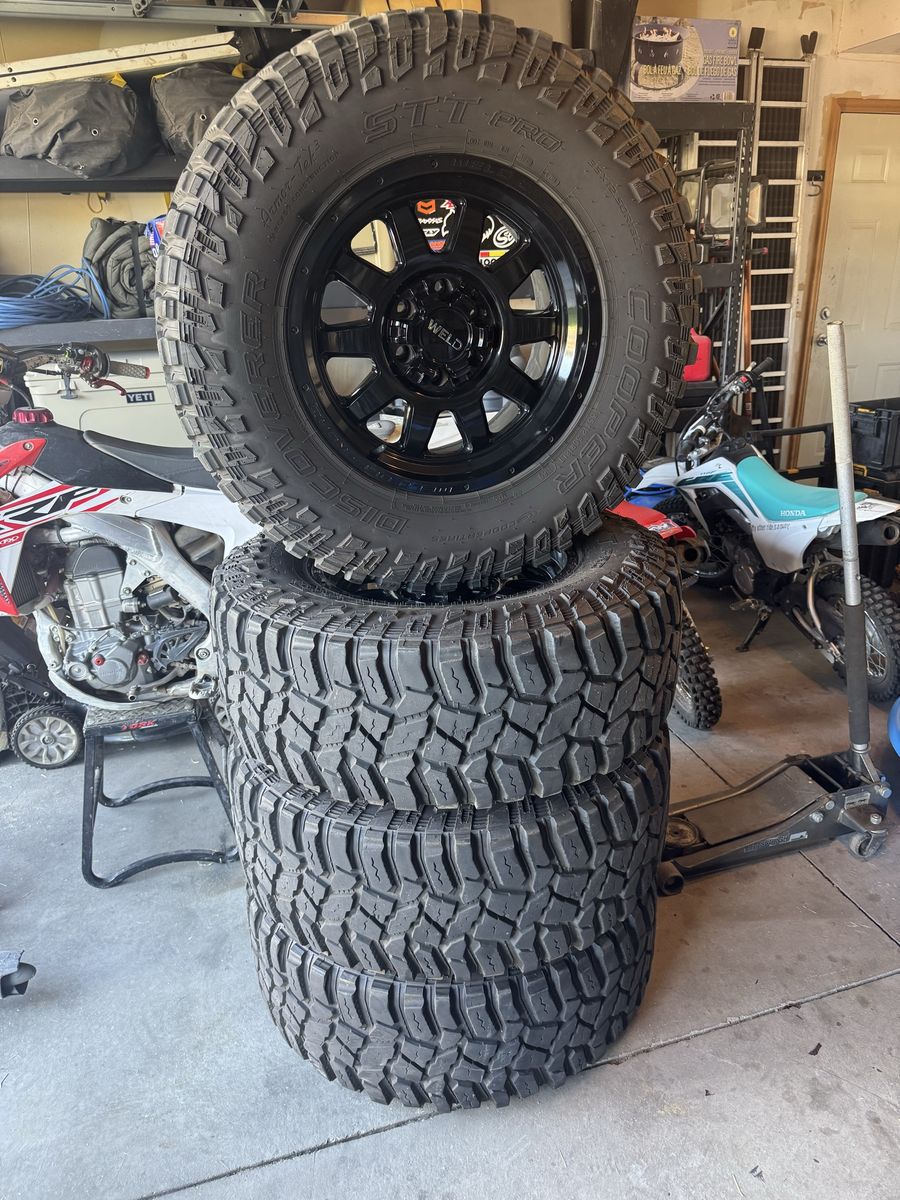 35x12.50r18 cooper discoverer stt pro 18x9 weld stealth black