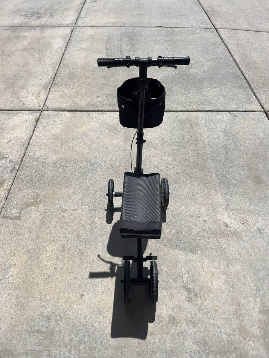Black Steerable Knee Walker Scooter with Front Basket