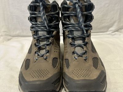 Vasque women’s size 7 beige/gray leather and textile goretex mid hiking boots