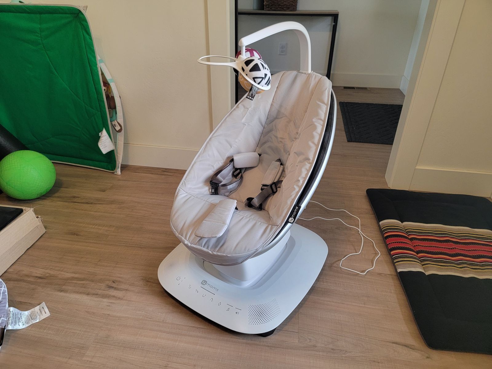 4Moms Mamaroo Robotic Baby Swing
