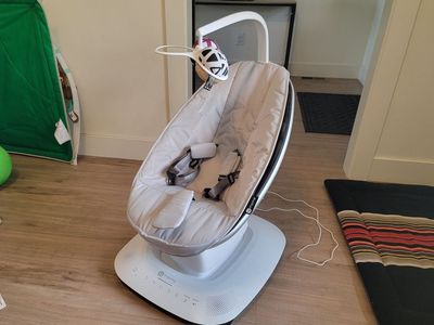 4Moms Mamaroo Robotic Baby Swing