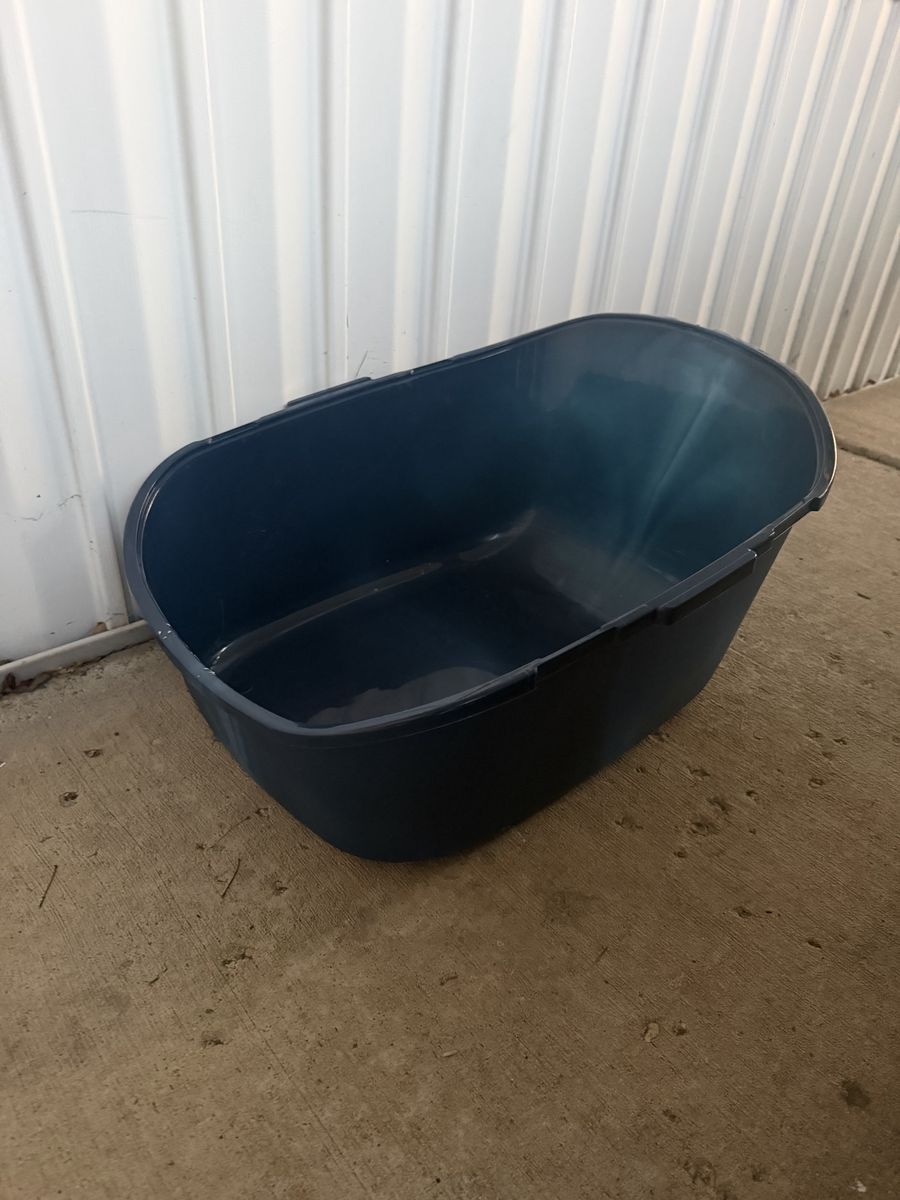 2 large litter bins