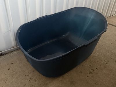 2 large litter bins