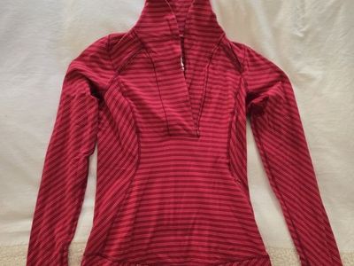 Lululemon Striped Red 1/2 Zip Long Sleeve Pullover Activewear Top - Women's Size 6