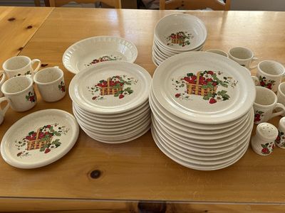 "Basket of Strawberries" Dish Set by Cindy Sims