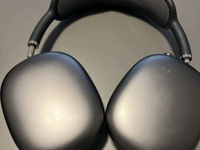 Apple AirPods Max Over-Ear Noise-Cancelling Headphones - Space Gray with Smart Case