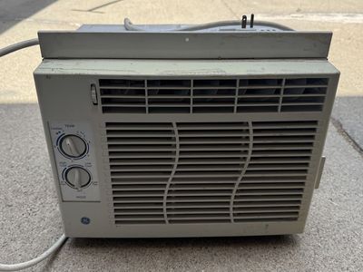 GE® ENERGY STAR® 115 Volt Room Air Conditioner 5500 BTU $100