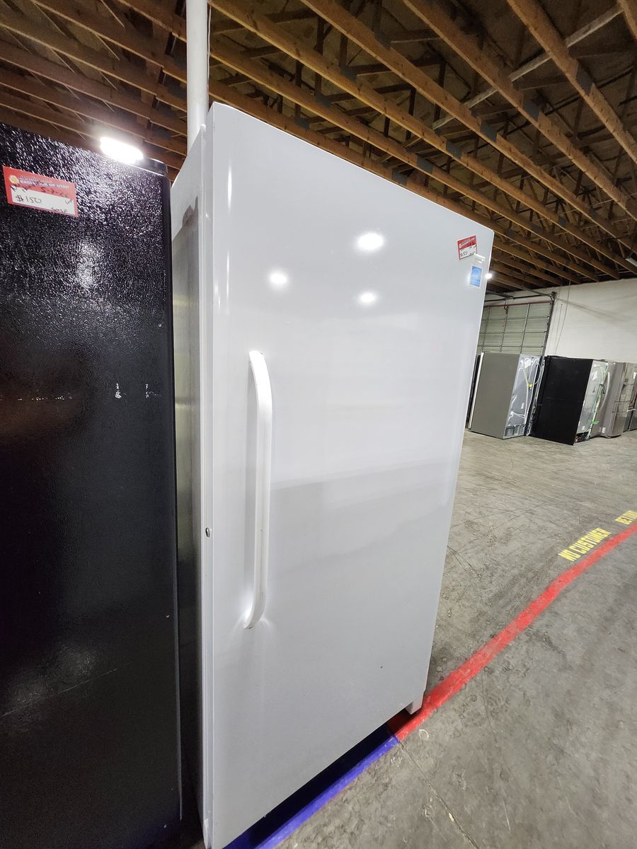 GREAT FRIGIDAIRE 20 CF UPRIGHT FROST FREE FREEZER! W-WARRANTY