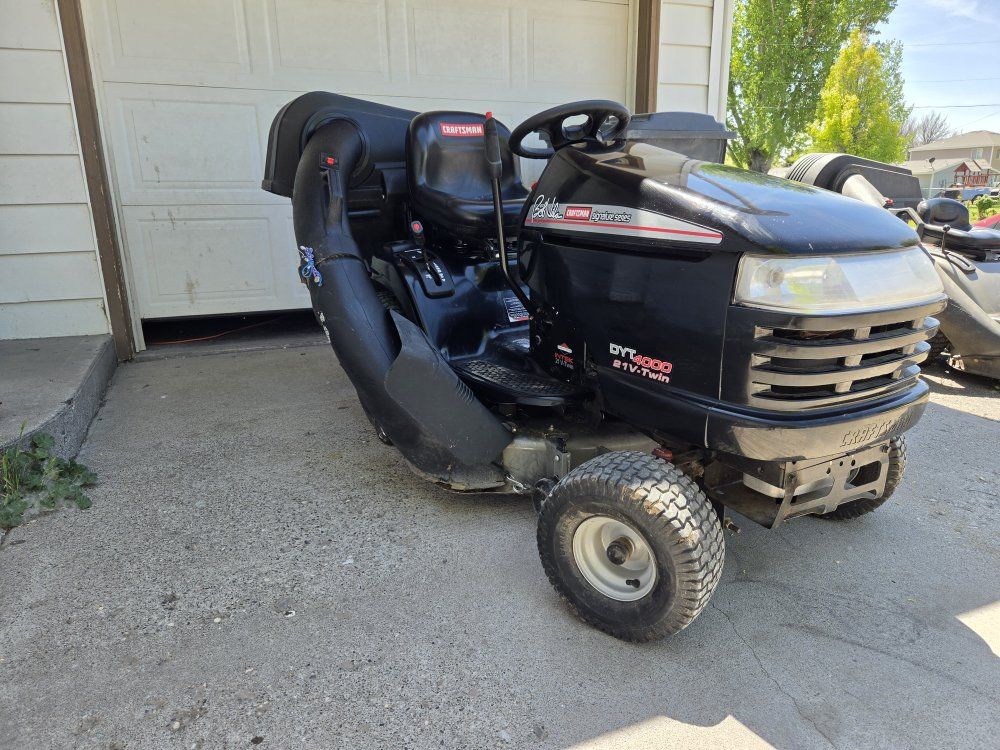 CRAFTSMAN RIDING LAWN MOWER