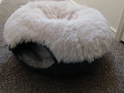 Cozy Calming Dog/Cat Bed - Faux Fur Pet Cushion, Medium