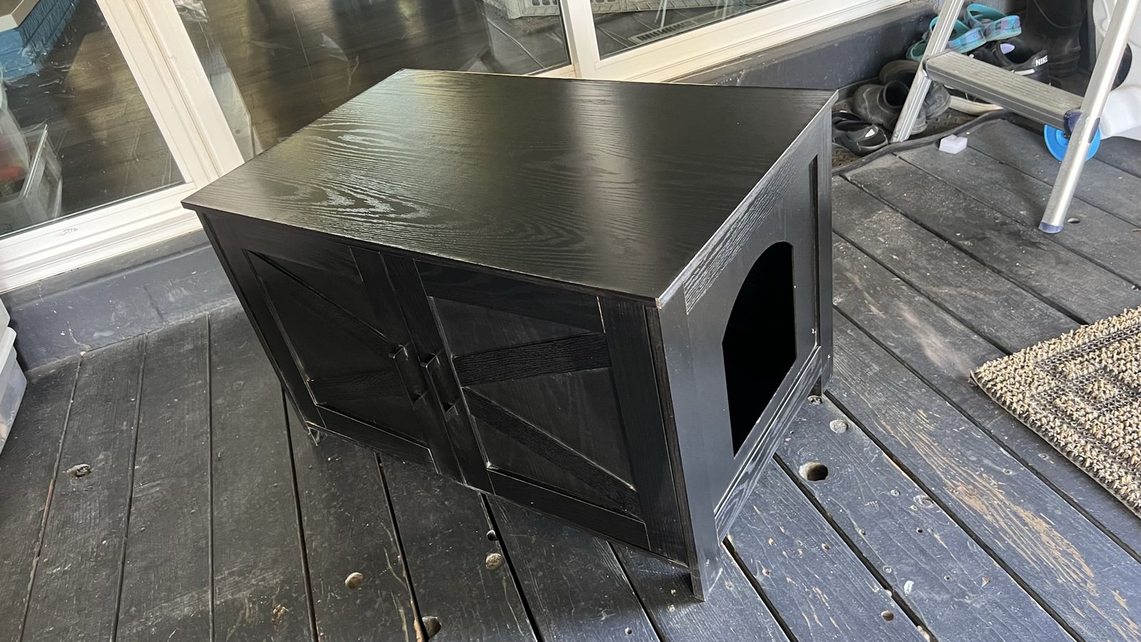 Excellent Condition Dog End Table