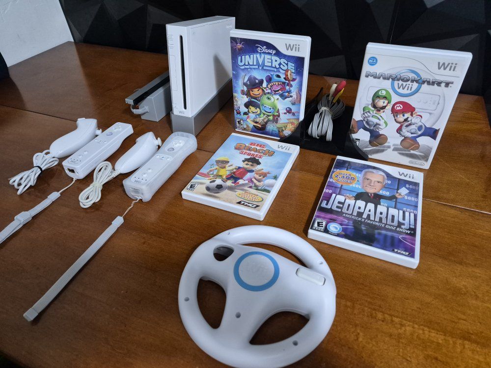 Nintendo Wii Console, Controllers, Accessories and 4 Great Games! Tested, Works. Excellent Conditions!