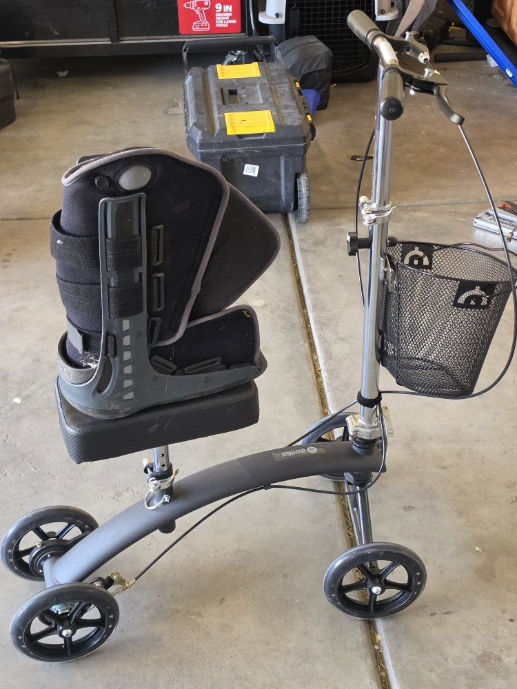 KneeRover Go Scooter Knee Walker by BootMed, Compact & Foldable, with Basket