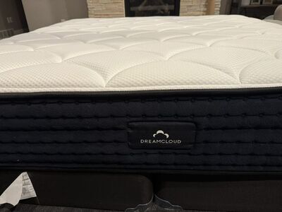 Dream Cloud King mattress + Box Spring! $300 Total