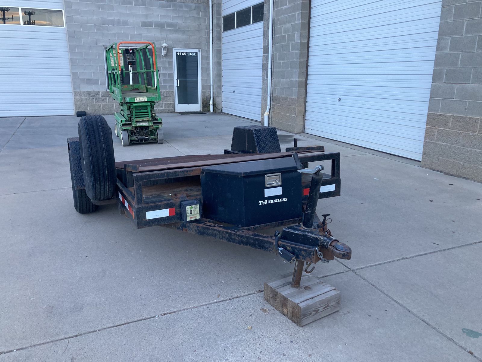 Scissor Lift with Tilt Trailer