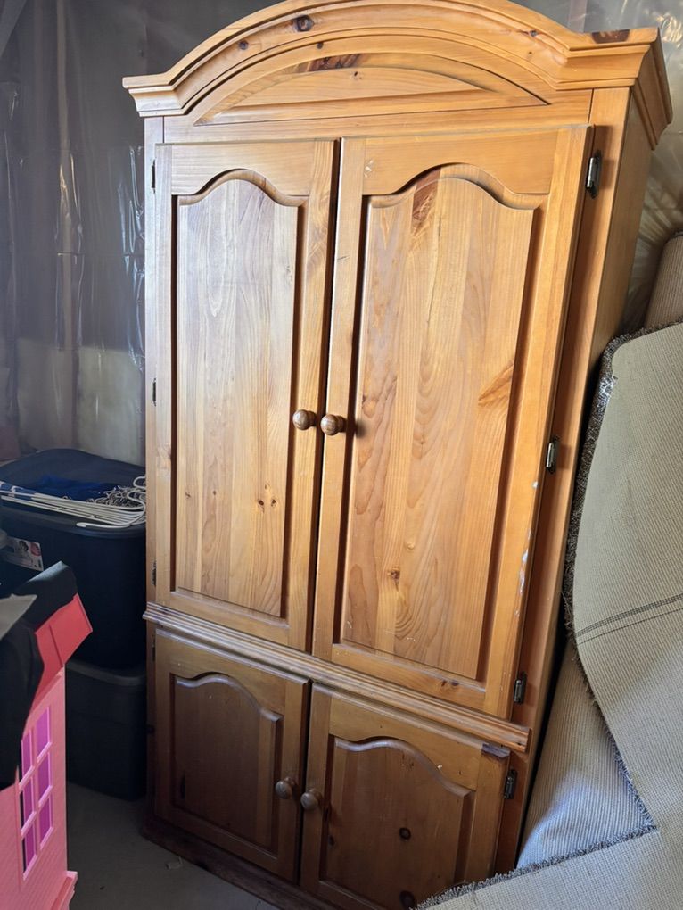 Armoire Hutch And side Shelves