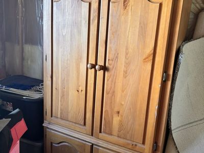 Armoire Hutch And side Shelves