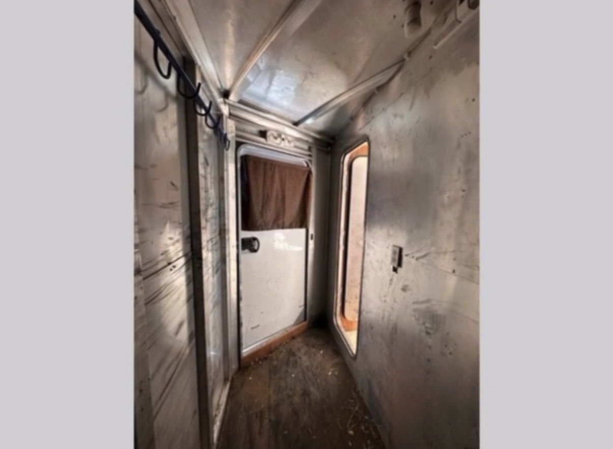 Main image 6