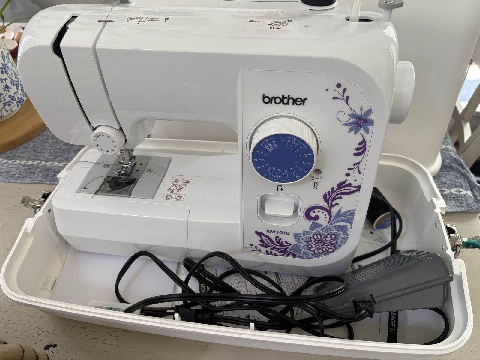 Brother xc1010 with hard case