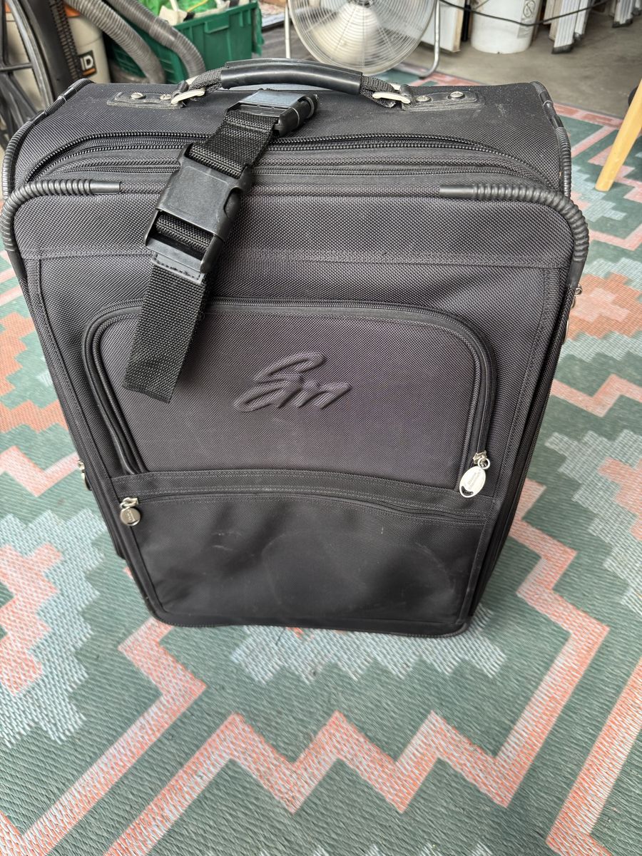 Black Check-in Suitcase with Wheels and Retractable Handle