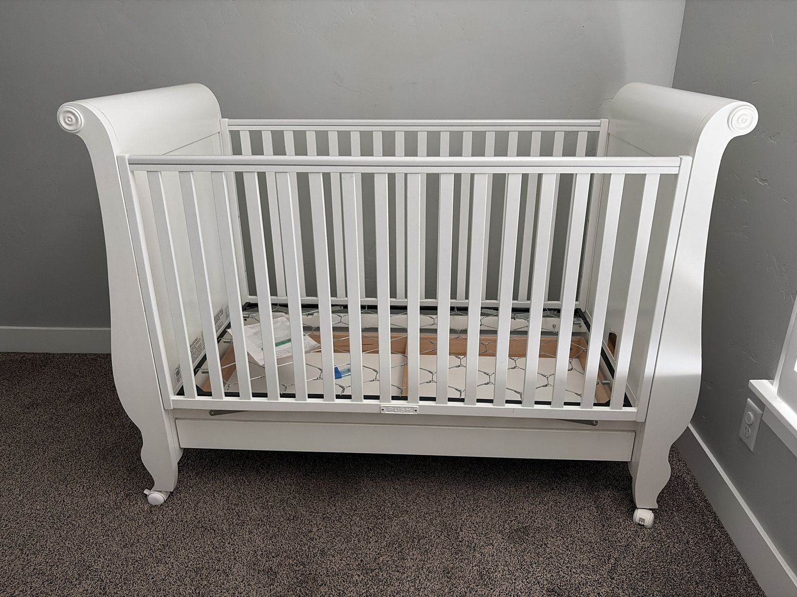 Beautiful White Hardwood Sleigh Baby Crib