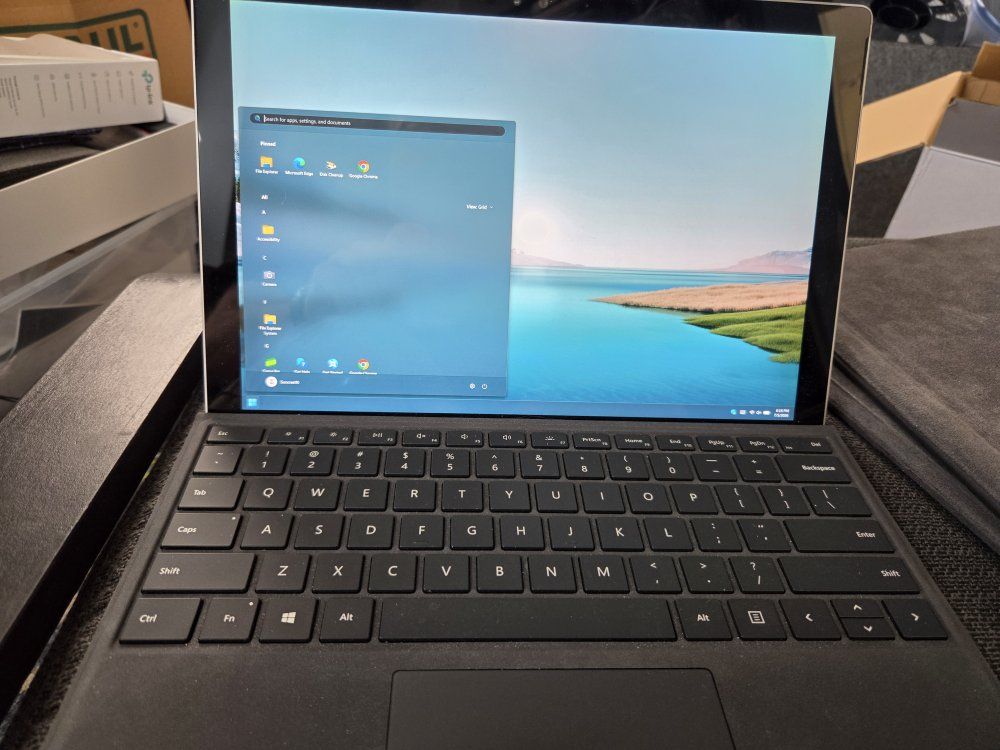 Microsoft Surface Pro 4 i5 8GB 128GB SSD Tablet PC with Keyboard & Windows 11
