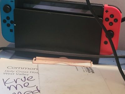 Nintendo Switch Barely Used, comes with Dock and controllers and 2 games
