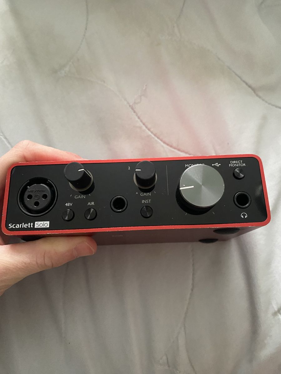 Focusrite Scarlett Solo 3rd Gen USB Audio Interface for Musicians & Podcasters