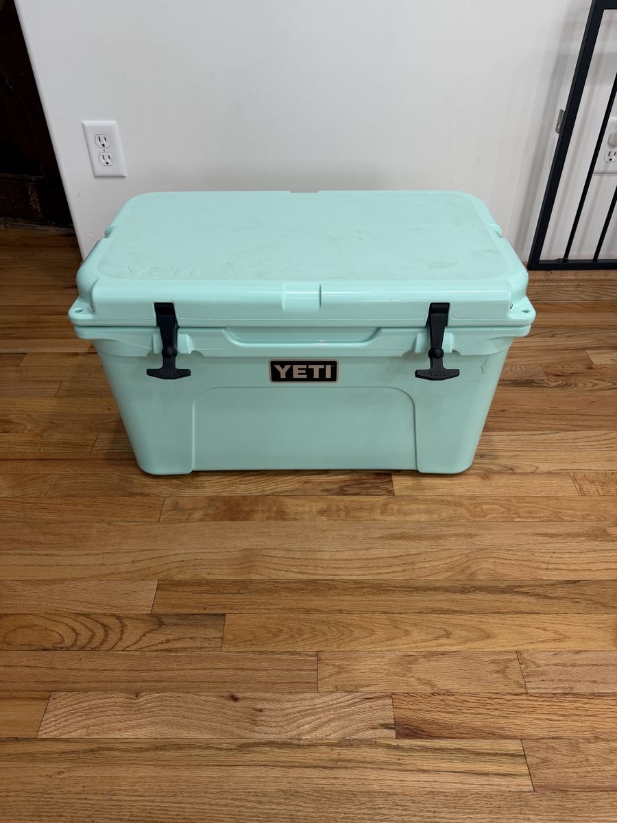 YETI Tundra 45 Hard Cooler Aquifer Blue
