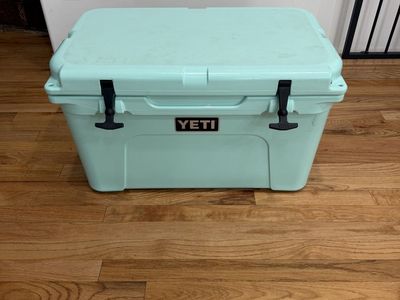 YETI Tundra 45 Hard Cooler Aquifer Blue