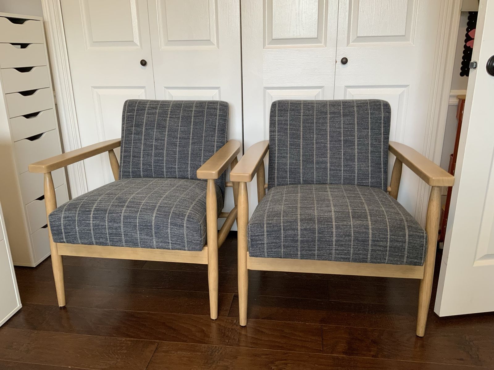 Set of office chairs