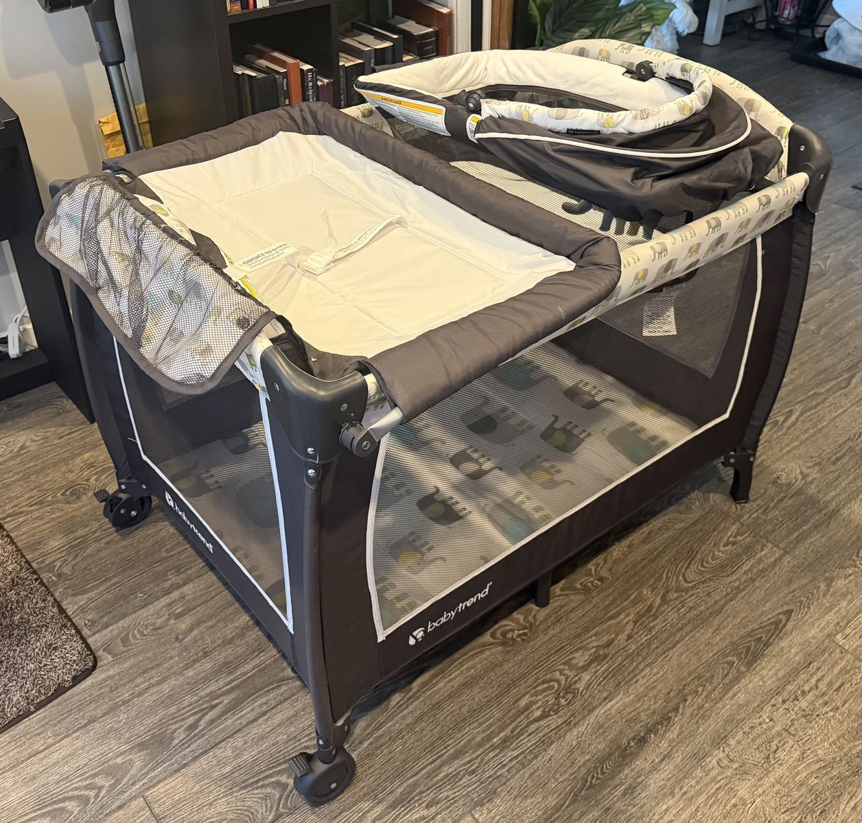 Play Pen ; Baby Trend Lil Snooze Deluxe II Nursery Center - Sockorama: Bassinet, Locking Wheels, Changing Table, Mobile