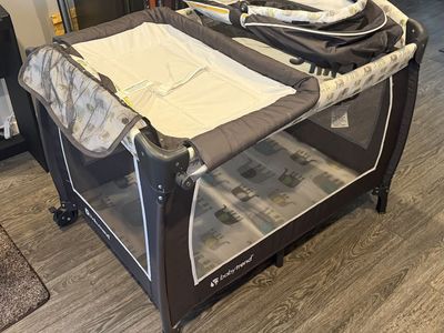Play Pen ; Baby Trend Lil Snooze Deluxe II Nursery Center - Sockorama: Bassinet, Locking Wheels, Changing Table, Mobile