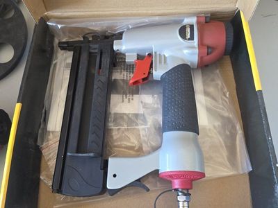 Central Pneumatic 2-in-1 Air Nailer/Stapler - 18 Gauge, Lightweight Design