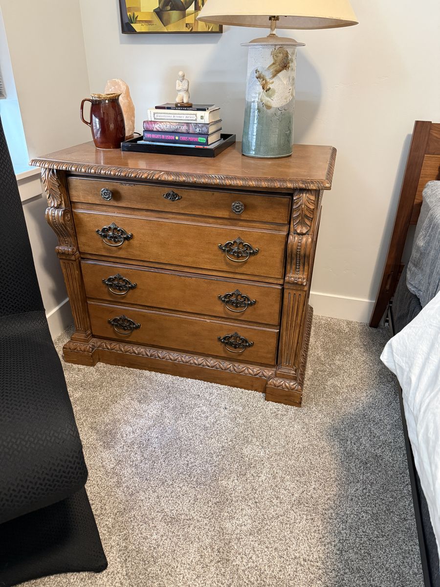 Hekman 2 drawer file cabinet