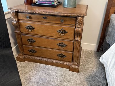 Hekman 2 drawer file cabinet