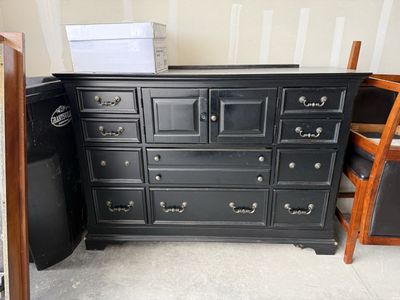 Dresser and 2 nightstands