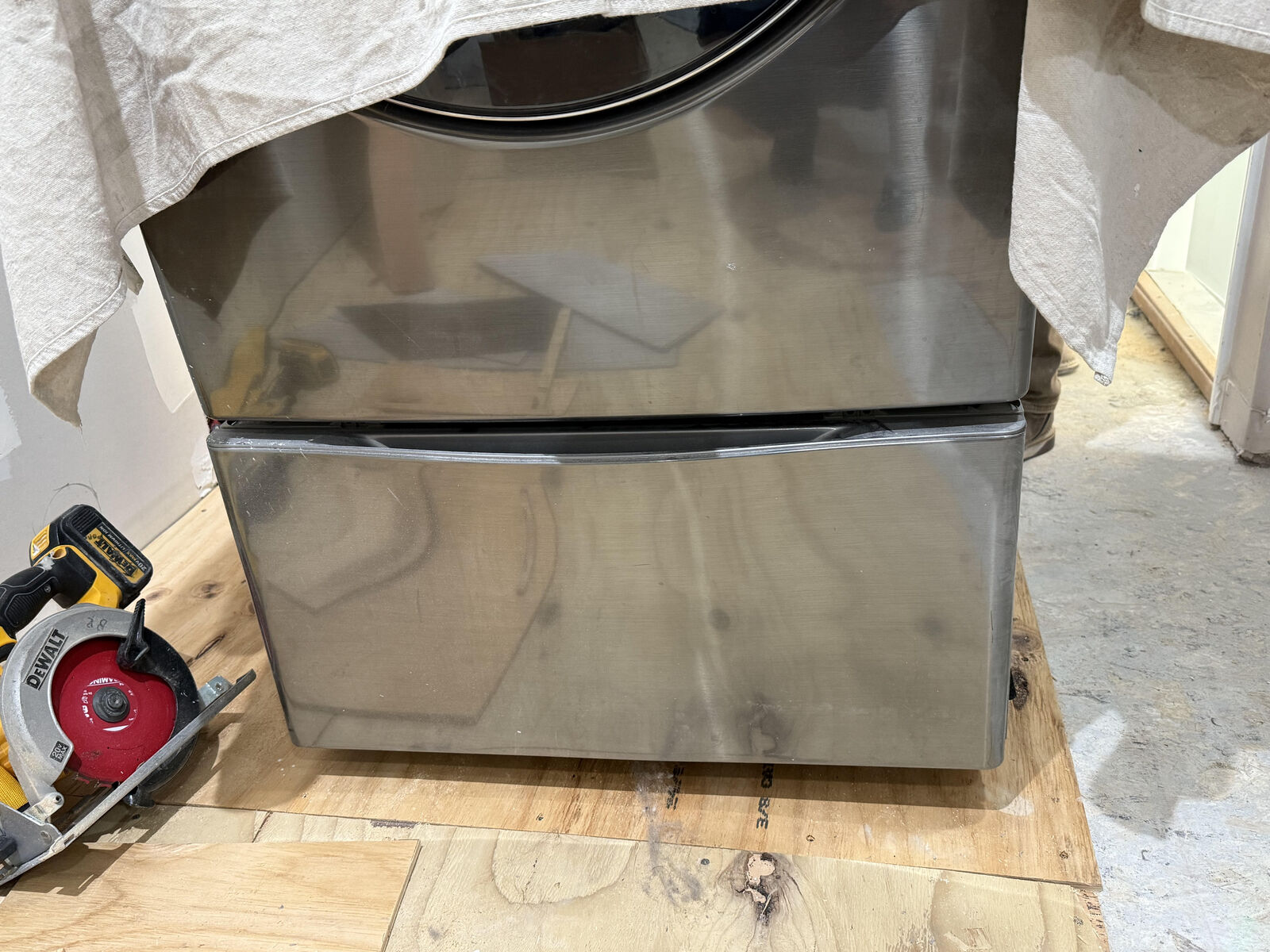 LG Universal laundry pedestal with storage drawer