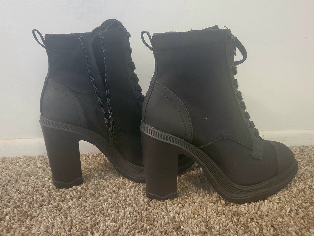 Women’s Boots Size 8.5