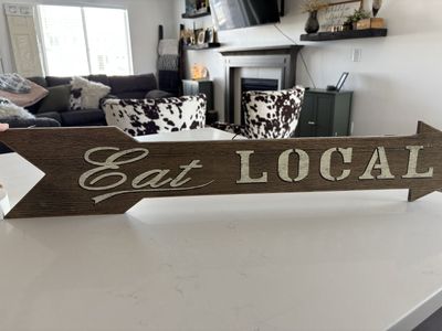 “Eat Local” Arrow Wall Decor