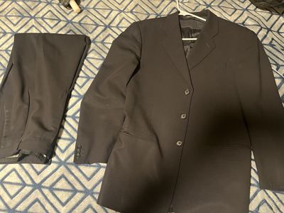 Armani Collectioni Mens Black Suit 40R Nice!