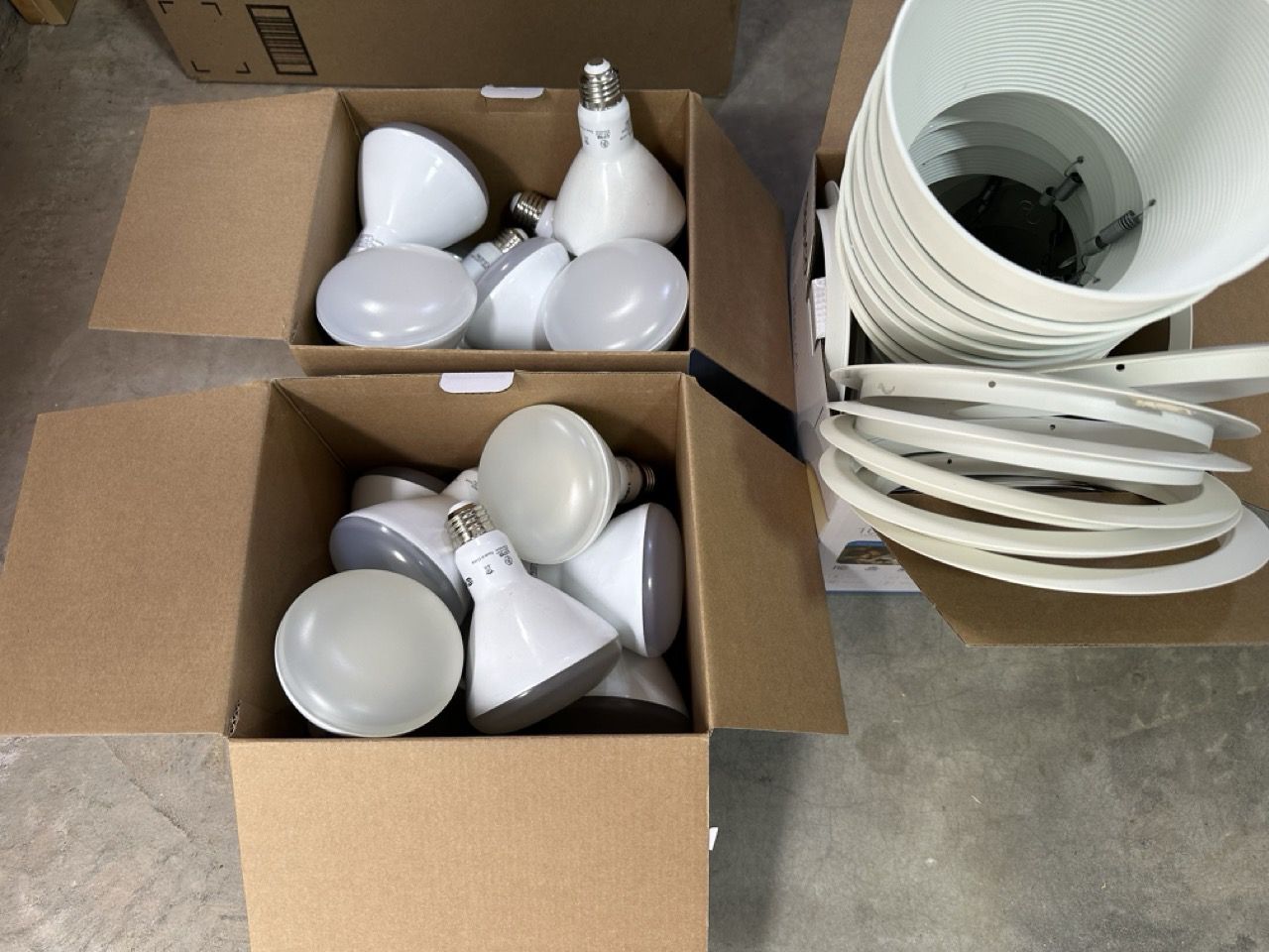 6" Baffle Recessed Light Trim Kits and Dimmable LED Bulbs - FREE