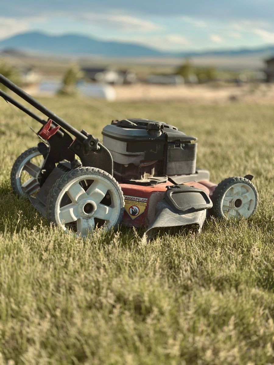 USED BRIGGS & STRATTON 22" GAS LAWN MOWER (RUNNING MOTOR)