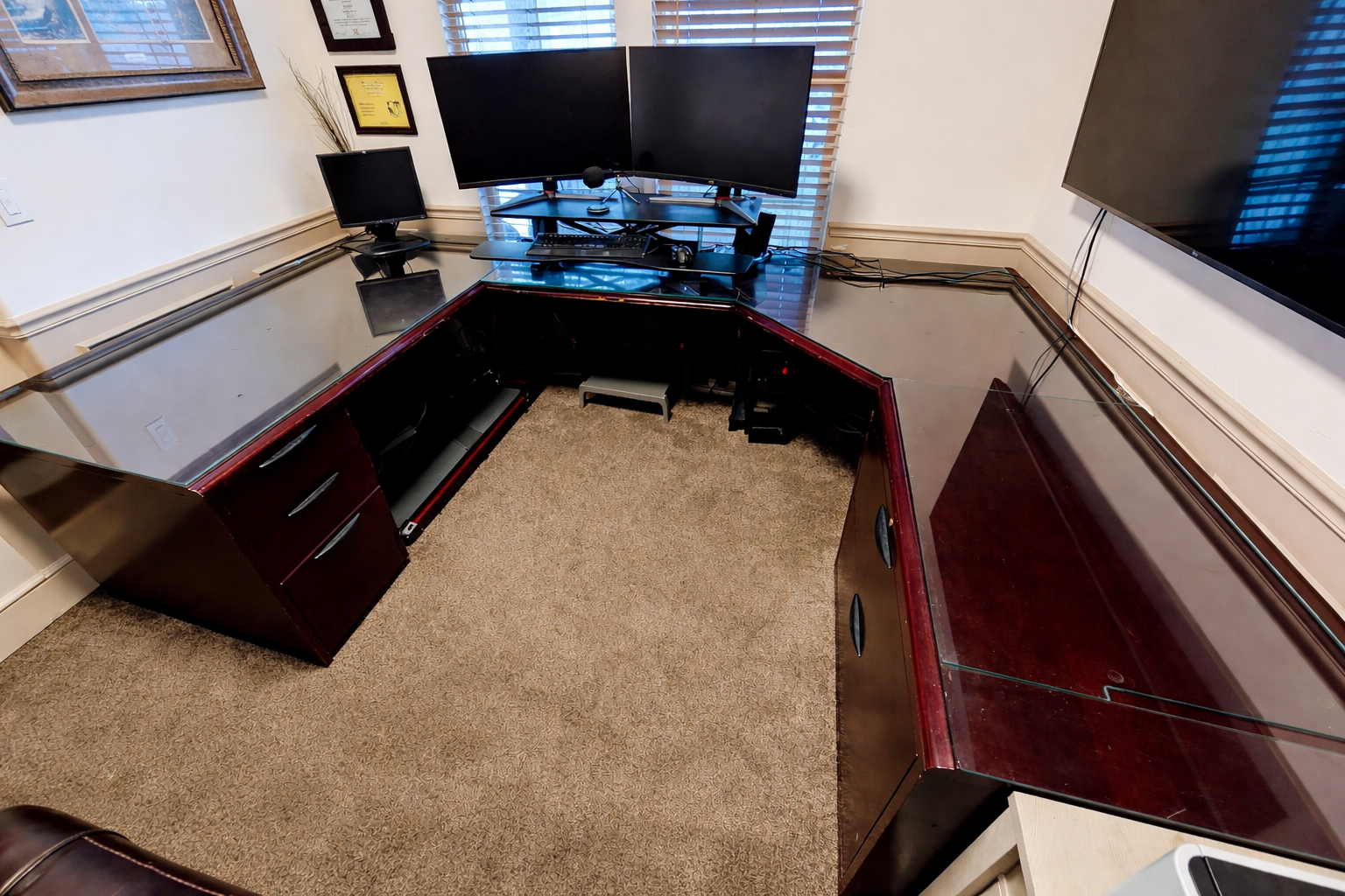 Solid Wood Executive Desk – Large U-Shape w/ Glass Top